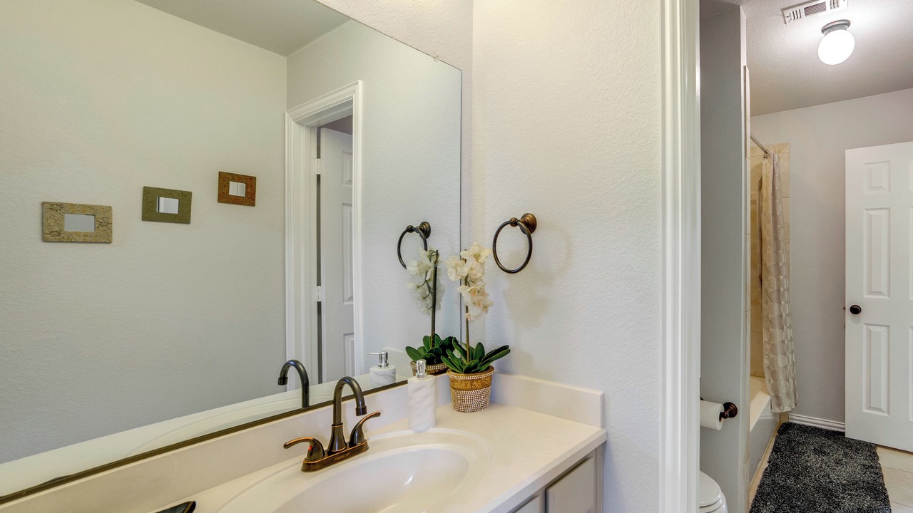 Photo of Bathroom in Allen