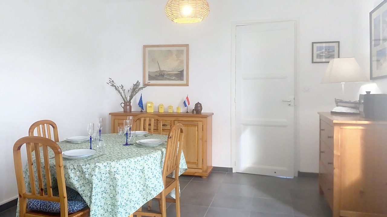 Photo of Bedroom in Longues-sur-Mer