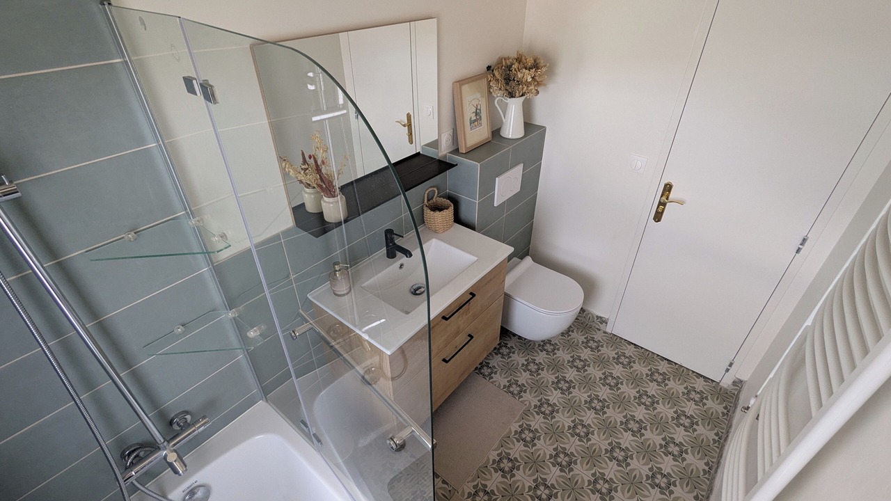 Photo of Bathroom in Colombes