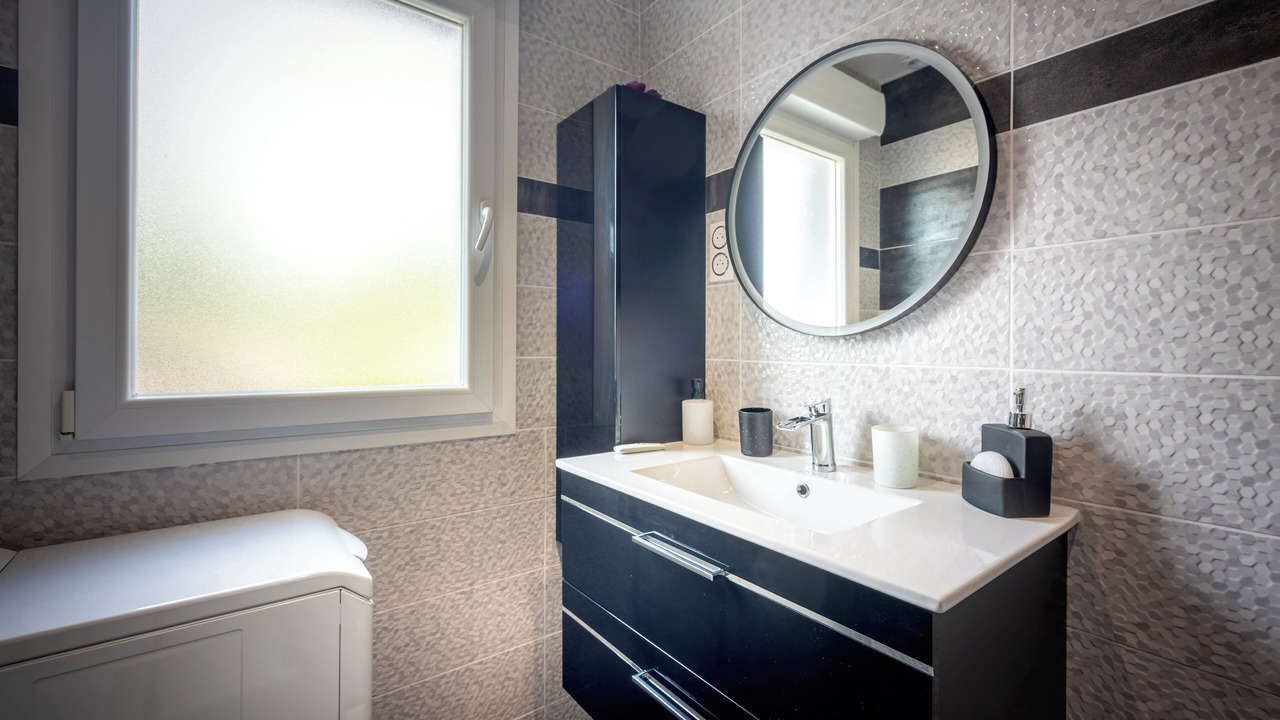Photo of Bathroom in Ambacourt