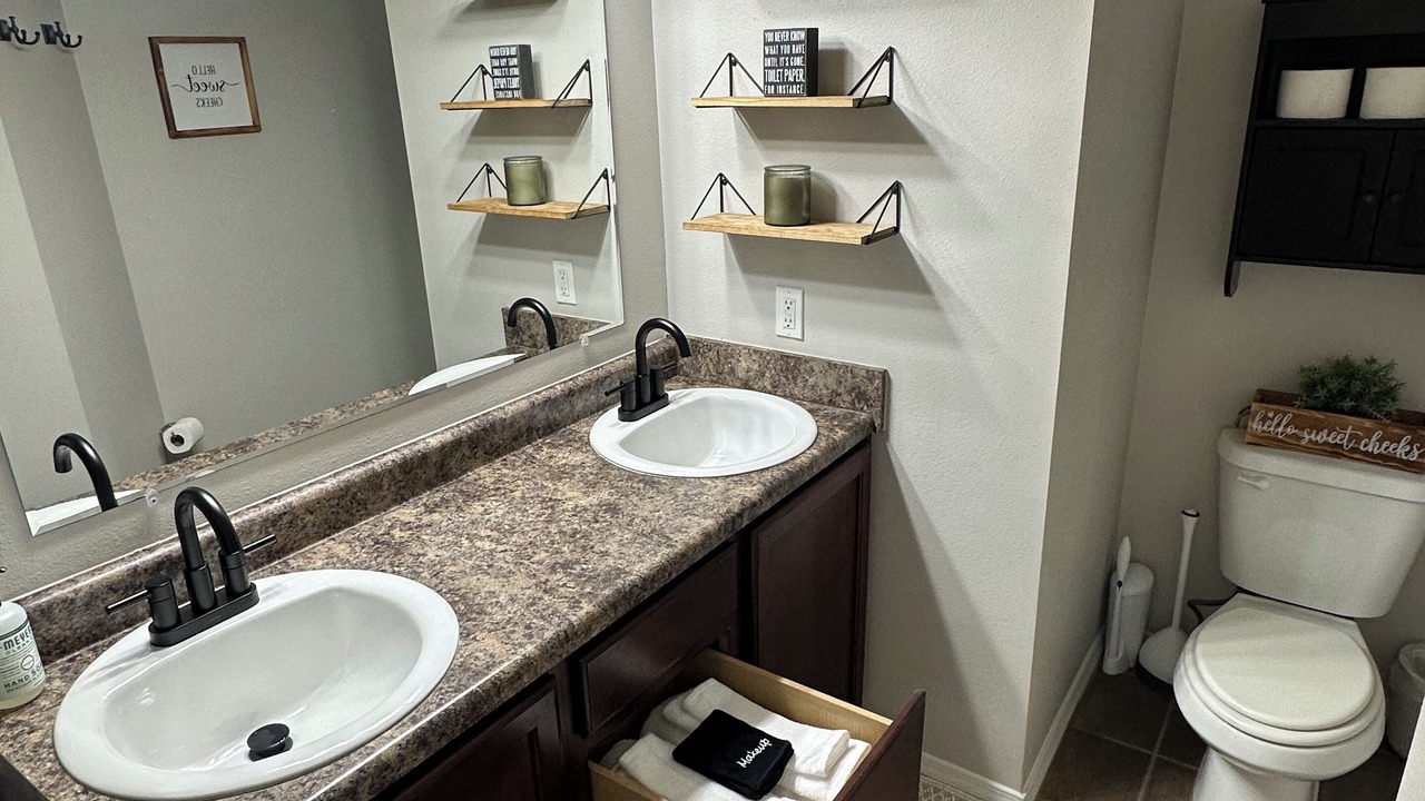 Photo of Bathroom in Pryor
