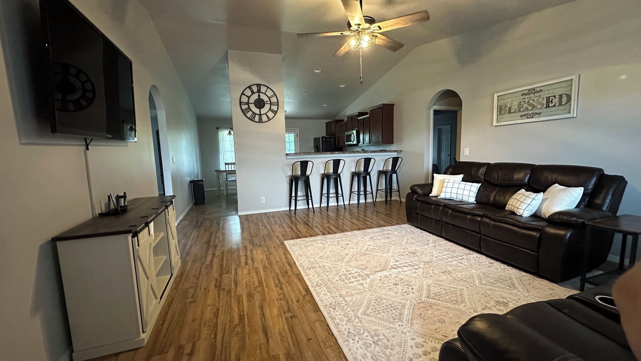 Photo of Livingroom in Pryor