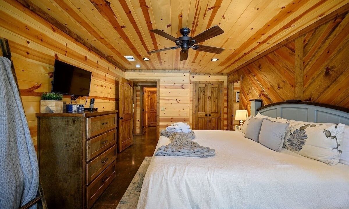 Photo of Bedroom in Hochatown