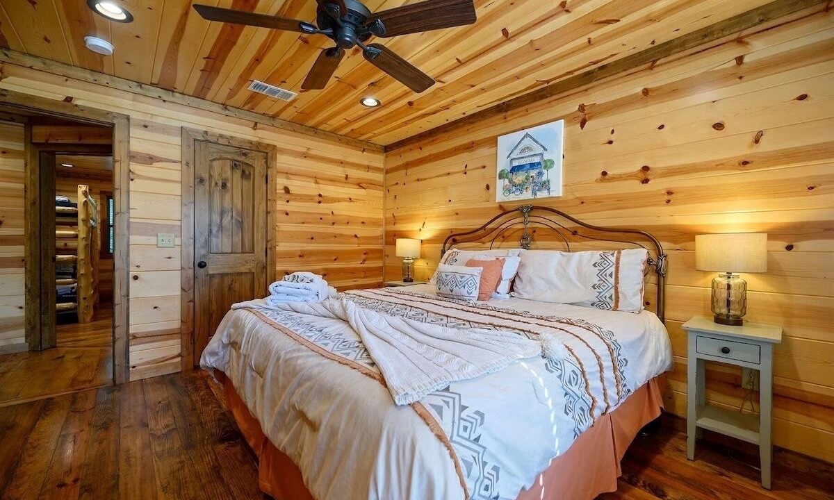 Photo of Bedroom in Hochatown