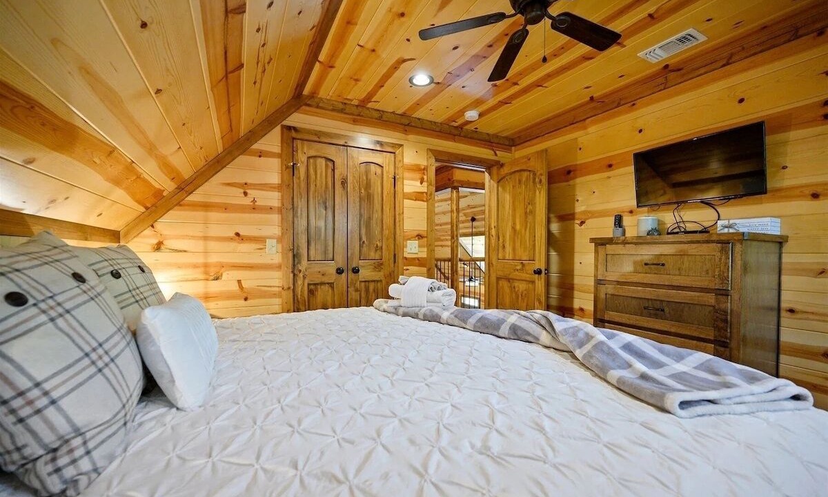 Photo of Bedroom in Hochatown