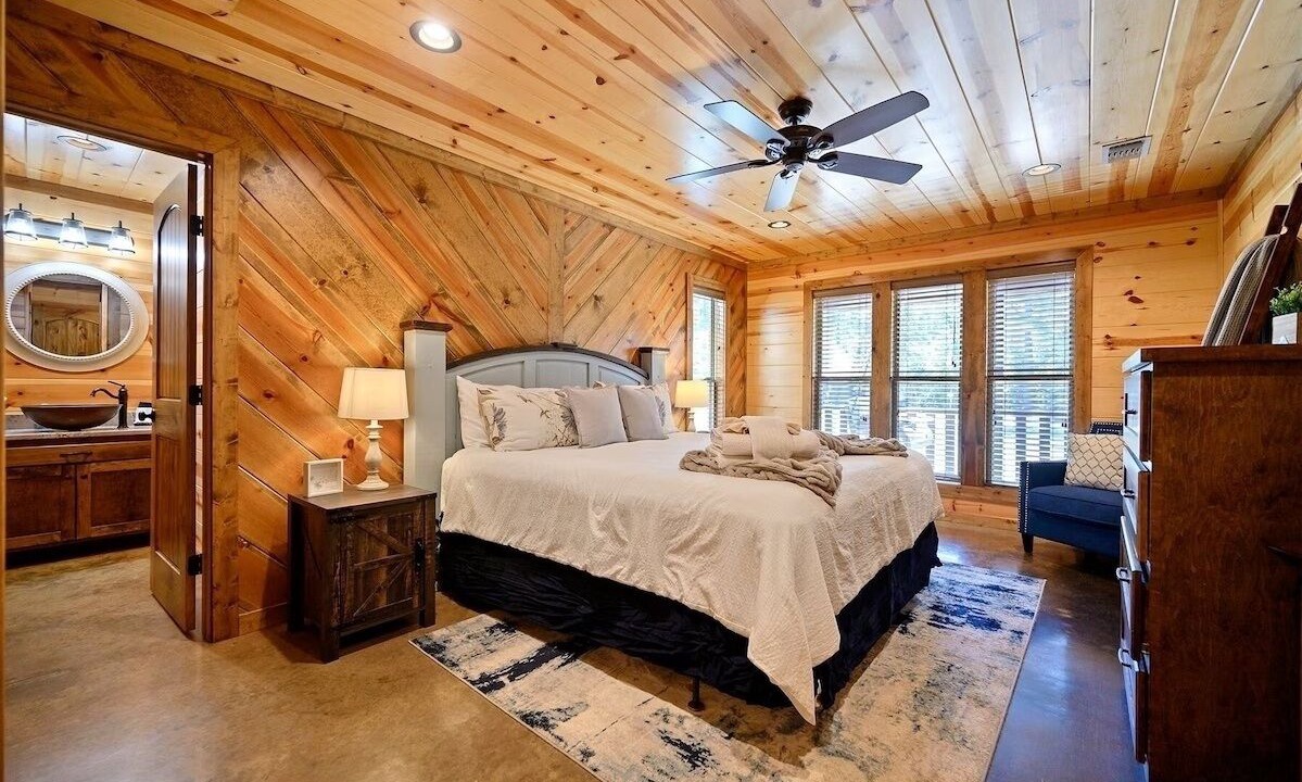 Photo of Bedroom in Hochatown