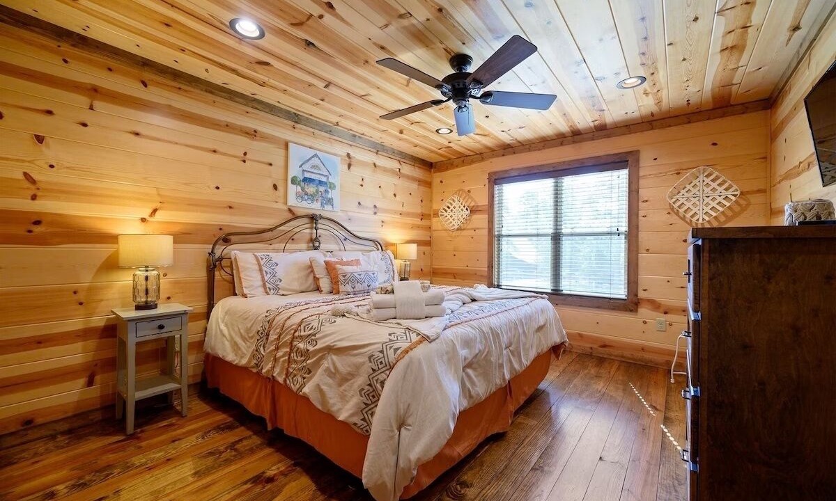 Photo of Bedroom in Hochatown