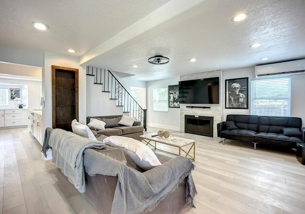 Photo of Livingroom in Northside