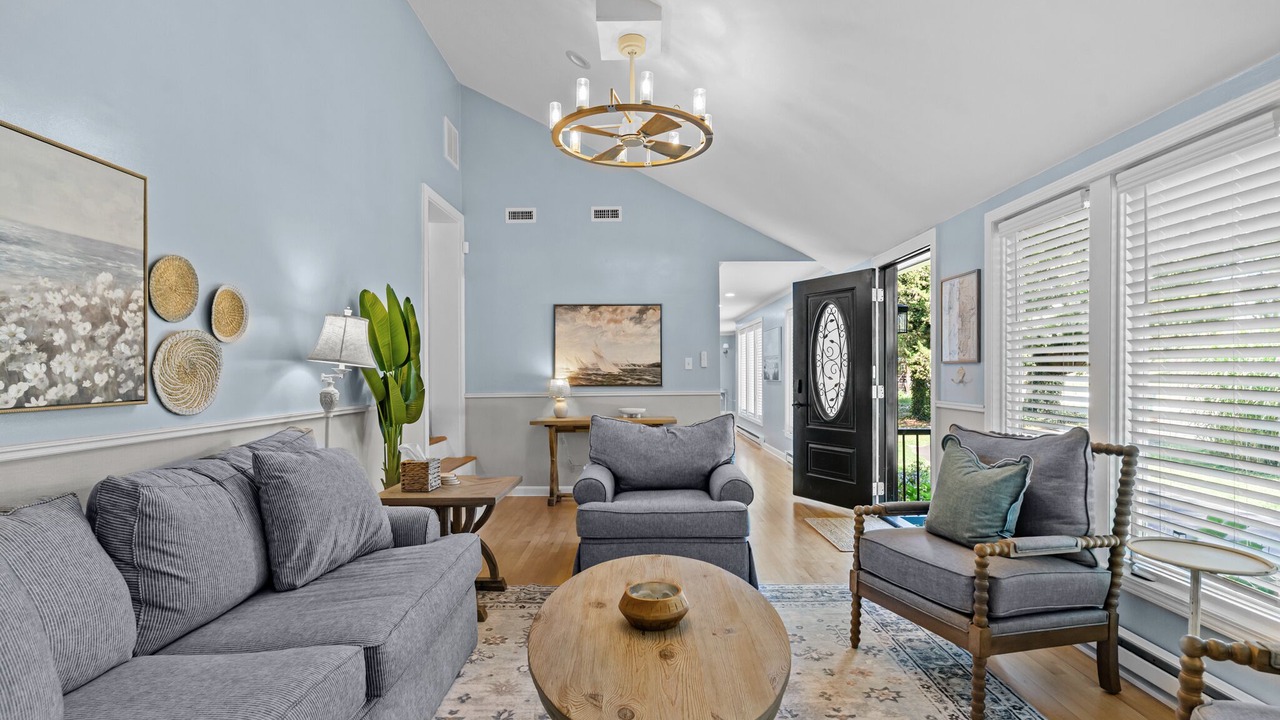 Photo of Livingroom in Jamestown Shores