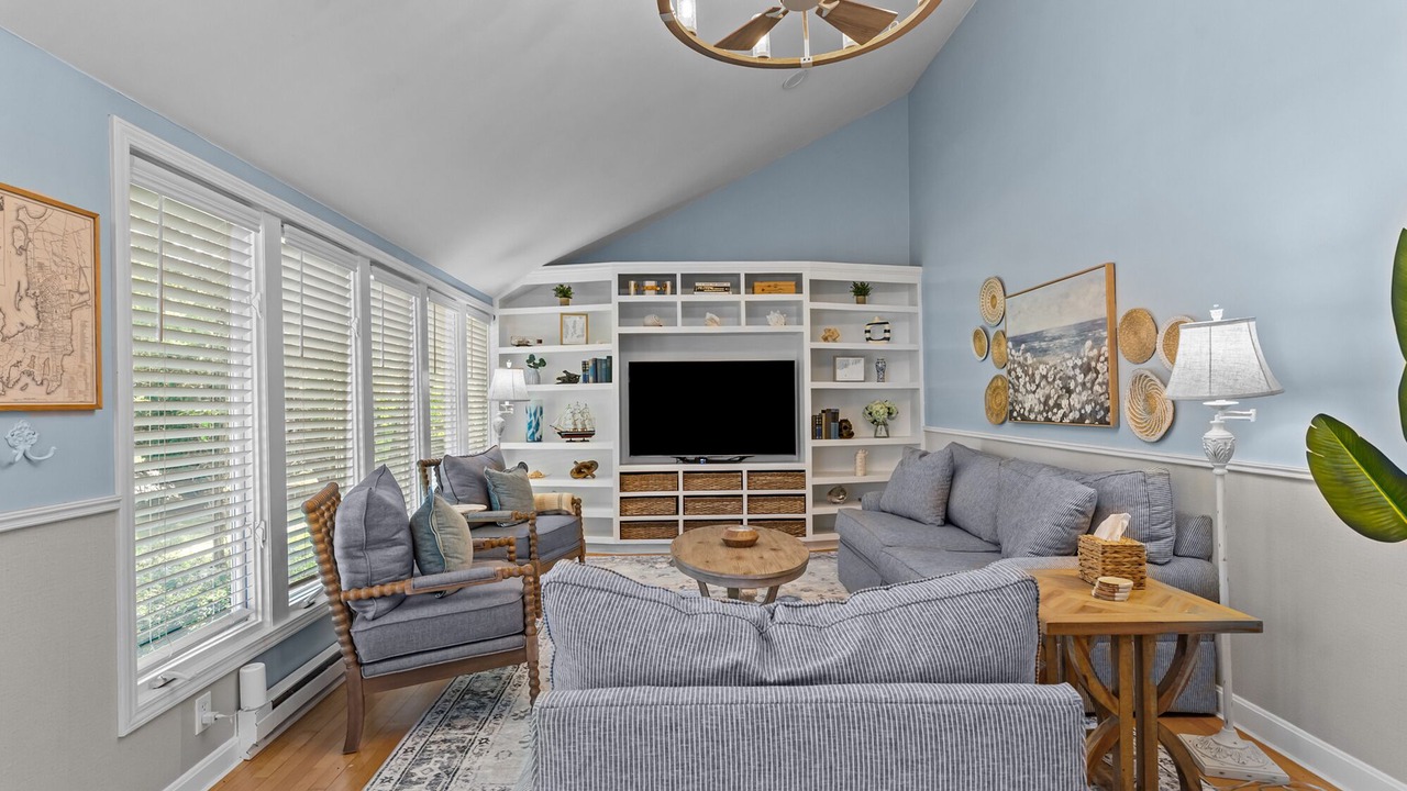 Photo of Livingroom in Jamestown Shores