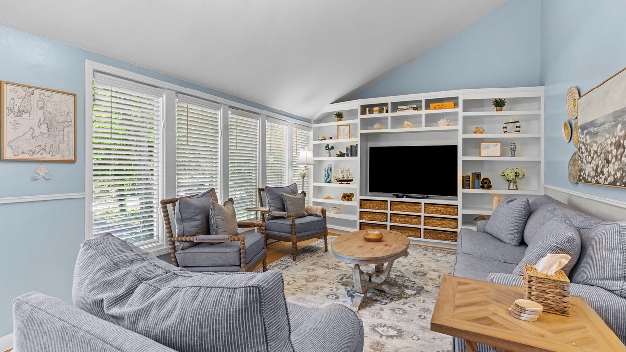Photo of Livingroom in Jamestown Shores