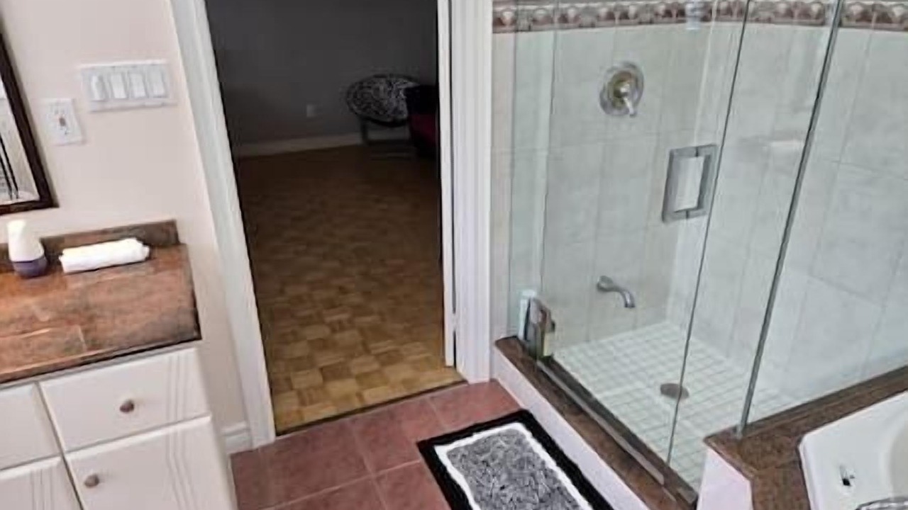 Photo of Bathroom in Lakeview