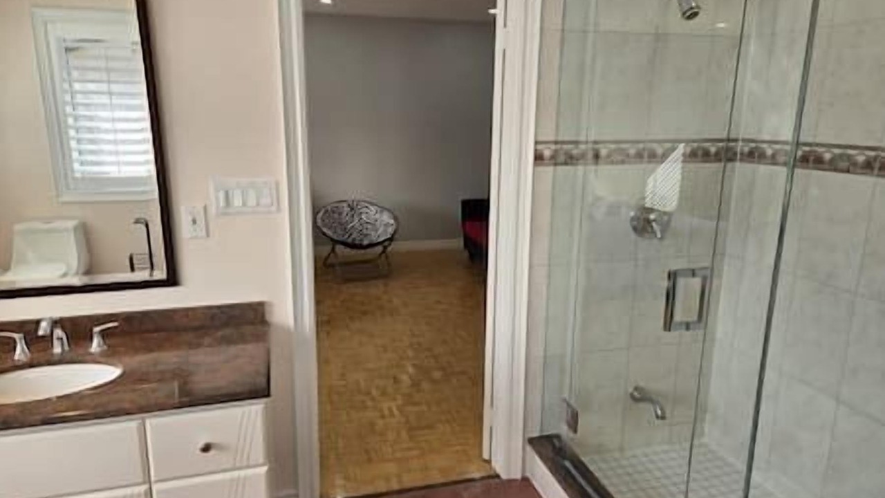 Photo of Bathroom in Lakeview