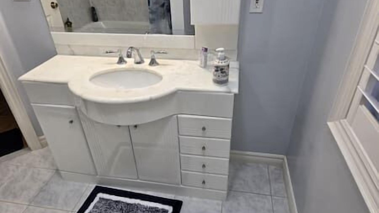 Photo of Bathroom in Lakeview