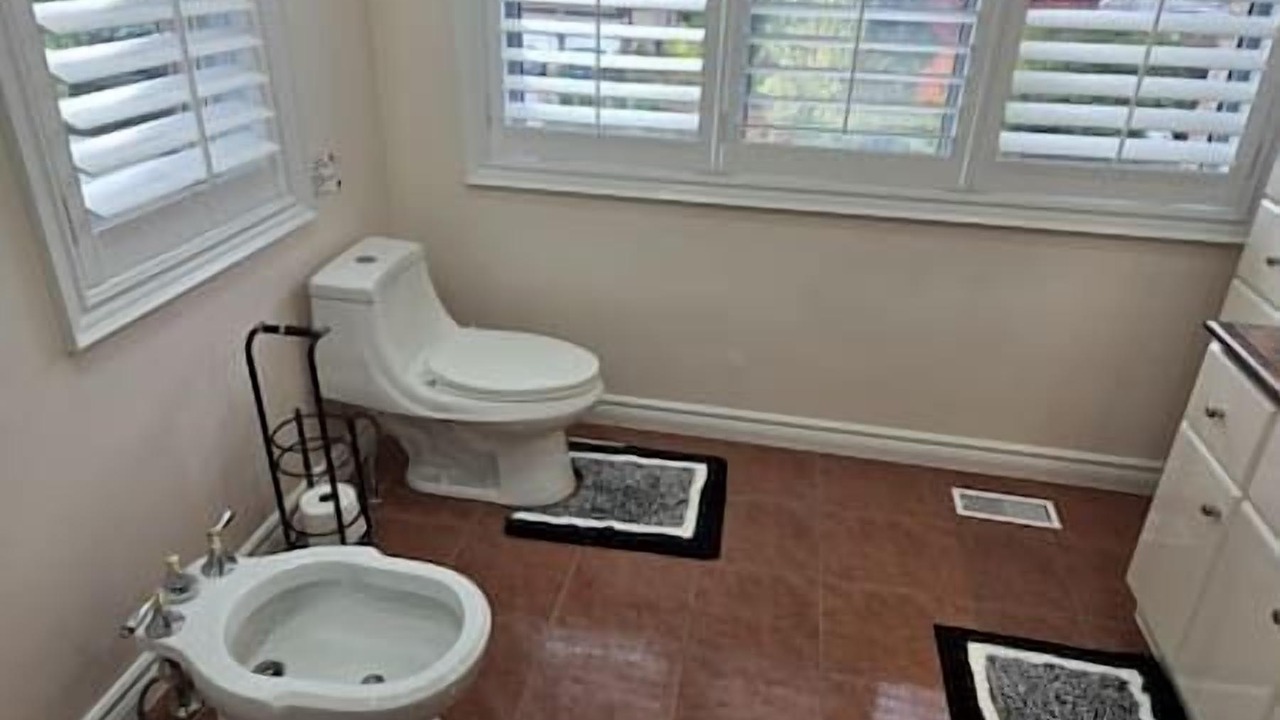Photo of Bathroom in Lakeview