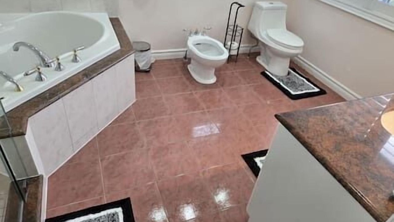 Photo of Bathroom in Lakeview