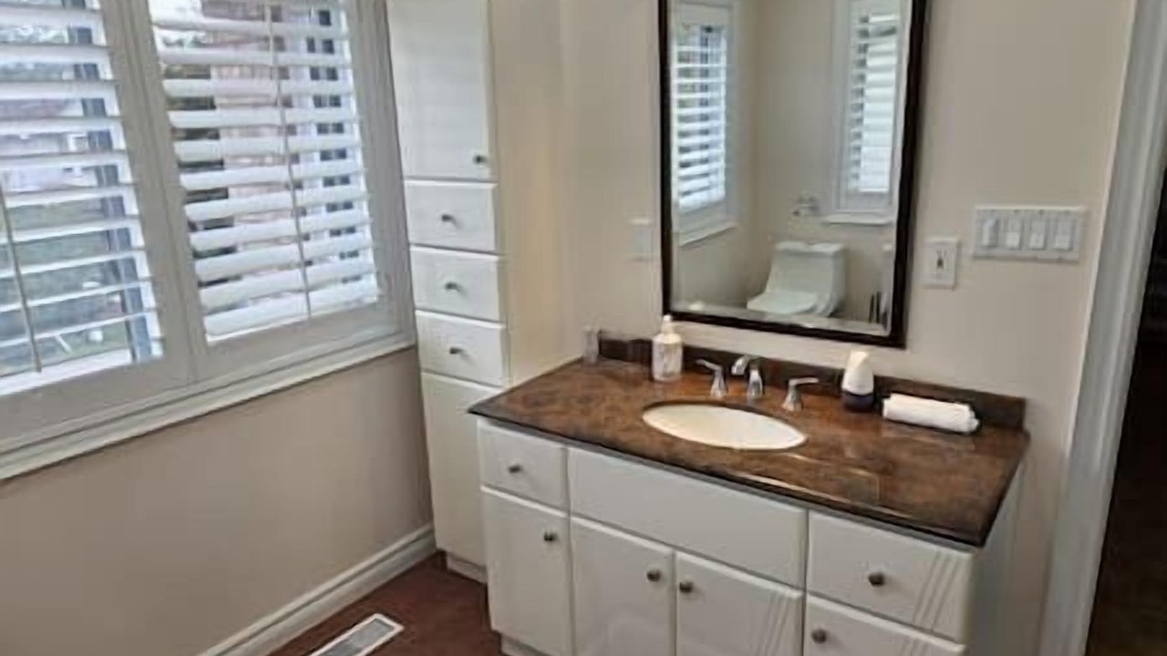 Photo of Bathroom in Lakeview