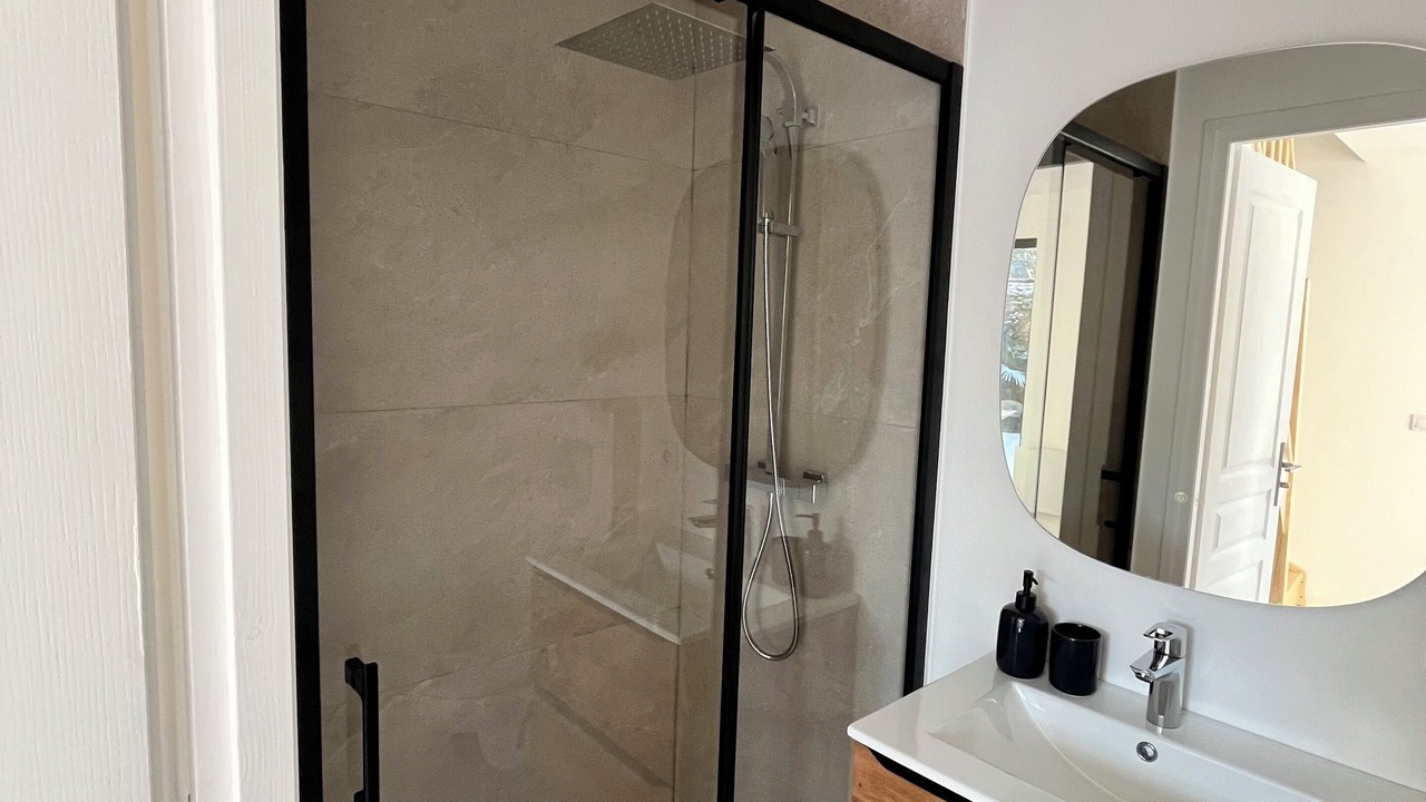 Photo of Bathroom in Verneuil-en-Halatte