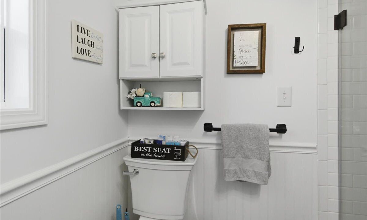 Photo of Bathroom in Roach