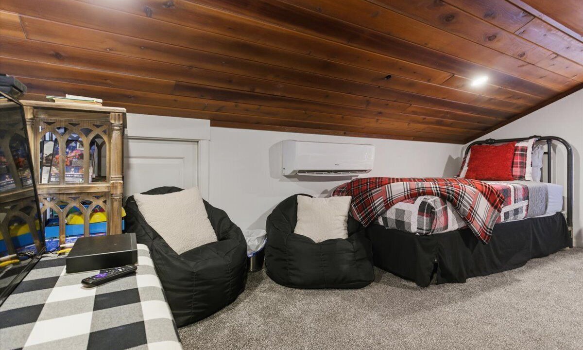 Photo of Bedroom in Roach