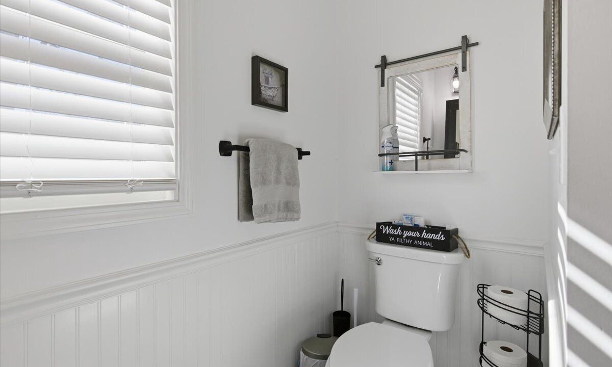 Photo of Bathroom in Roach