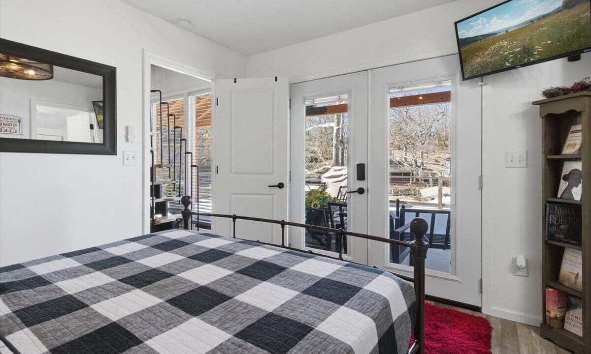 Photo of Bedroom in Roach