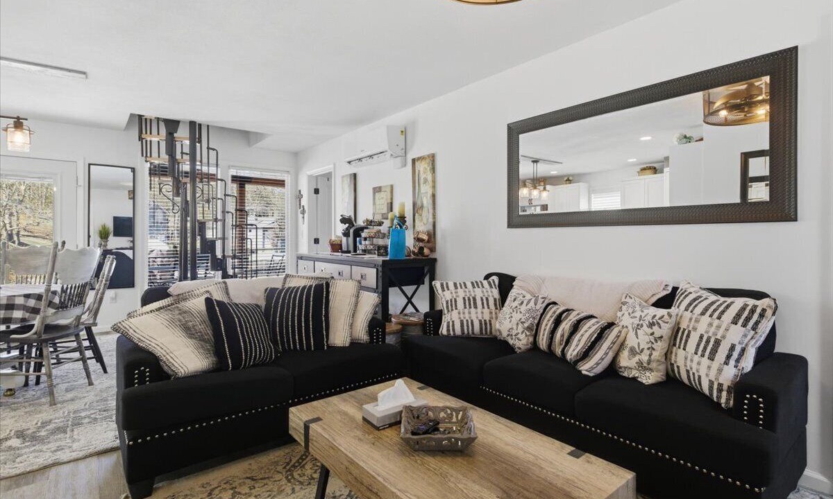 Photo of Livingroom in Roach