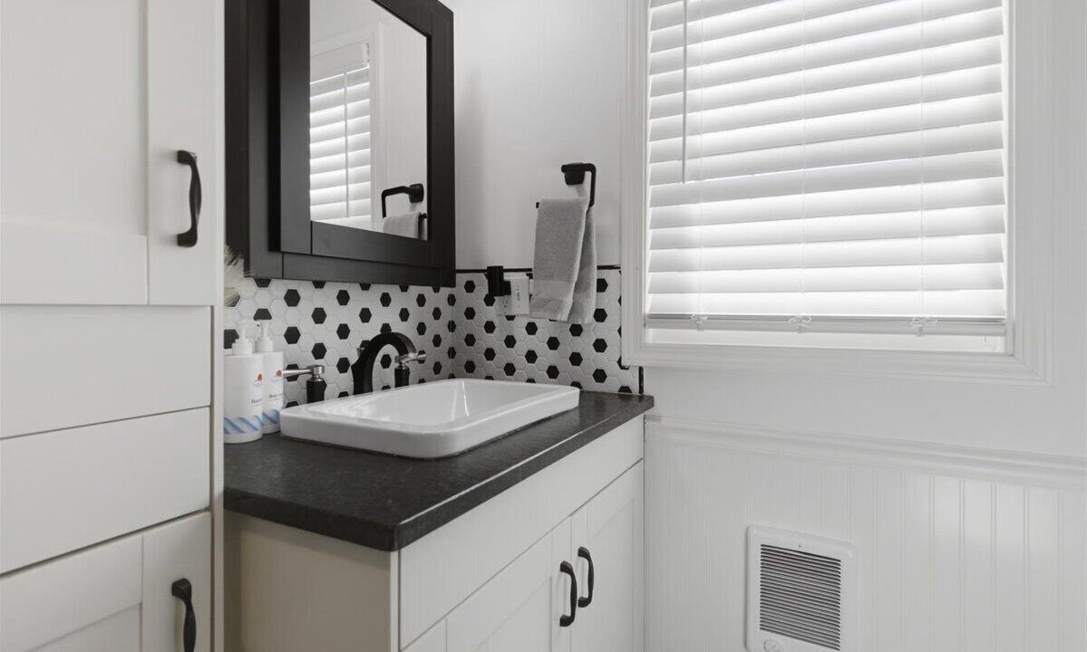 Photo of Bathroom in Roach