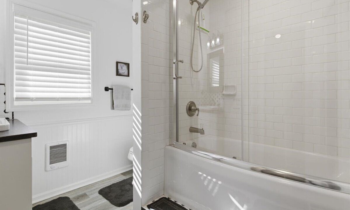 Photo of Bathroom in Roach
