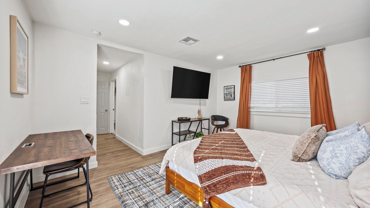 Photo of Bedroom in Haltom City