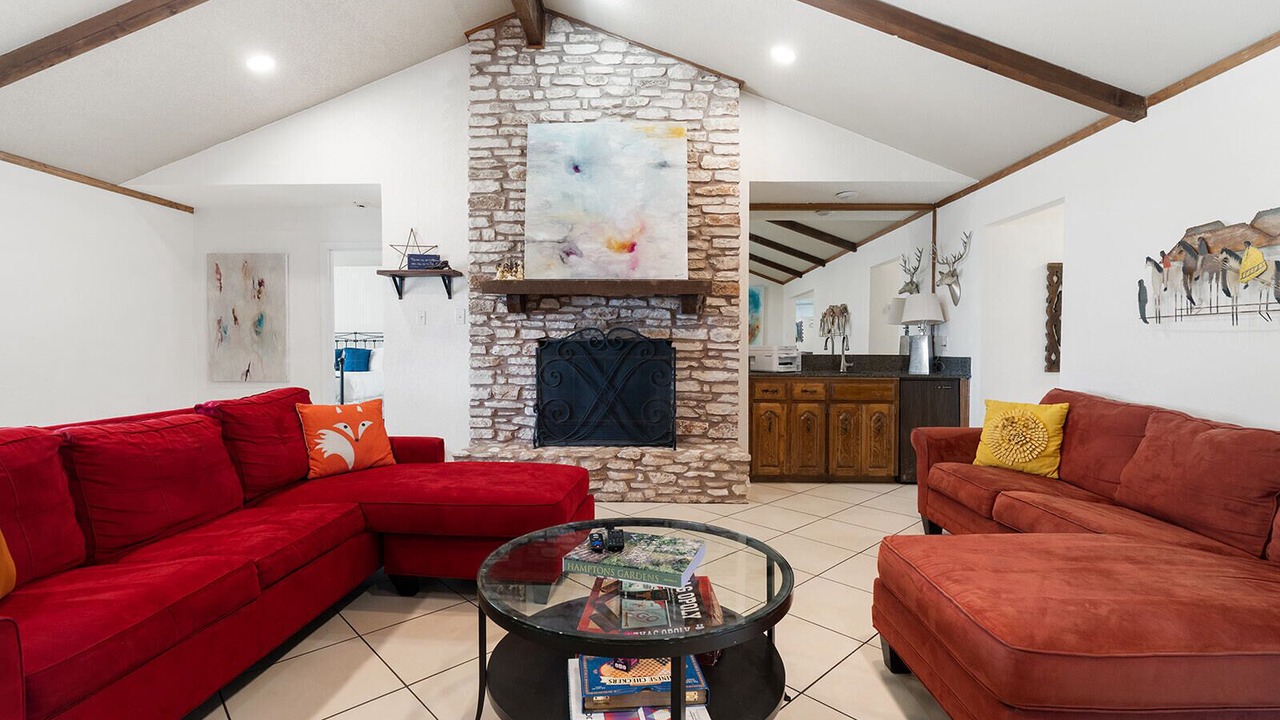 Photo of Livingroom in West Oak Hill