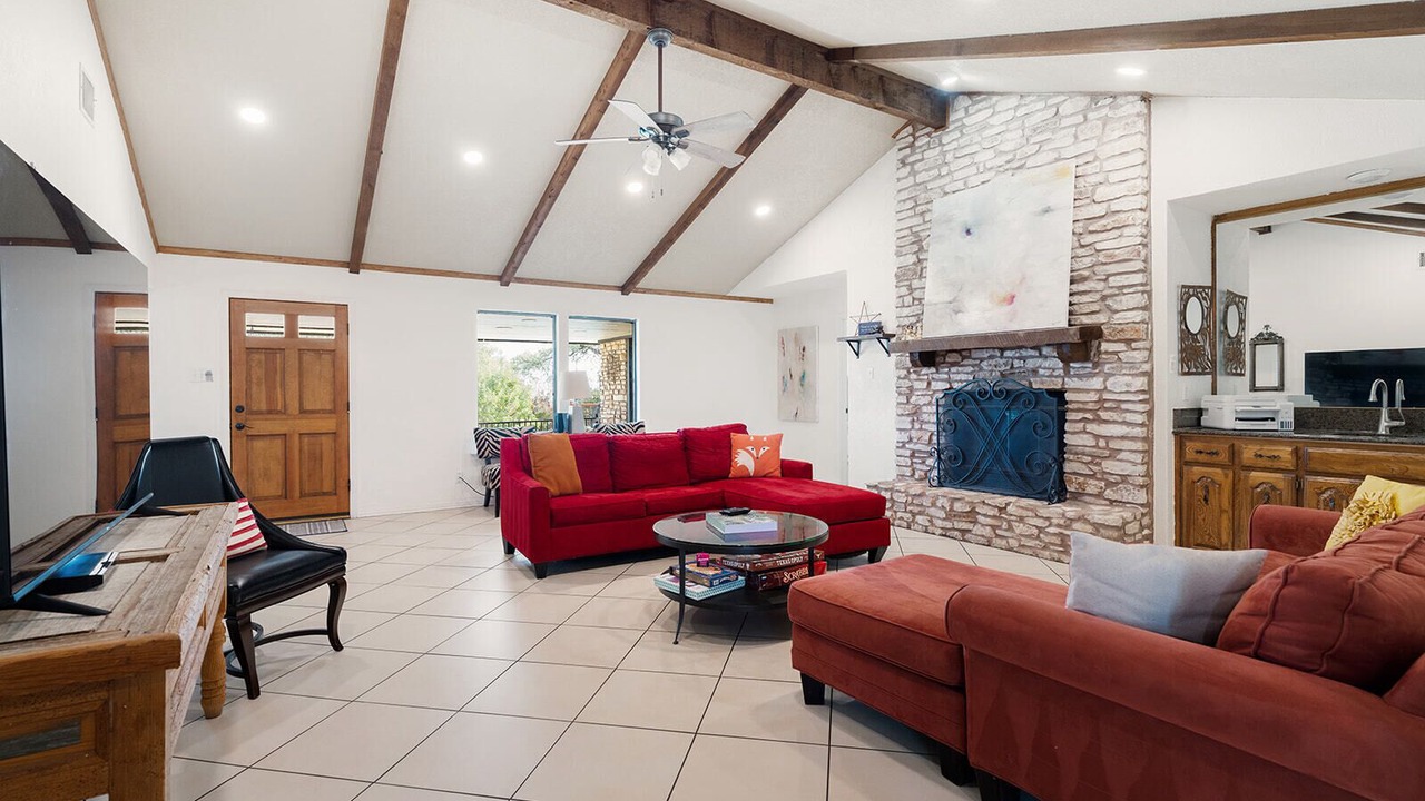 Photo of Livingroom in West Oak Hill