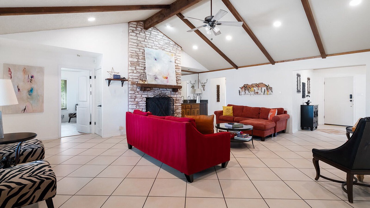 Photo of Livingroom in West Oak Hill