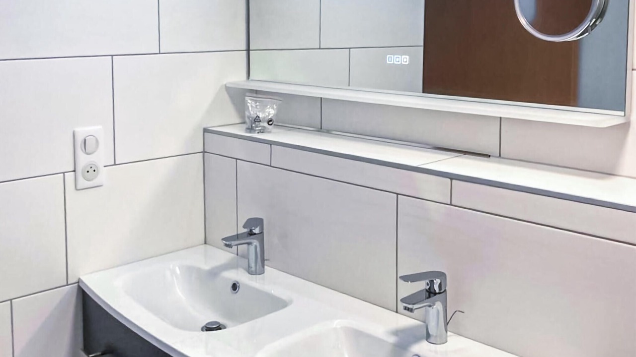 Photo of Bathroom in Mutigney