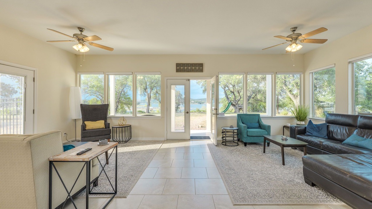 Photo of Livingroom in Hudson Bend