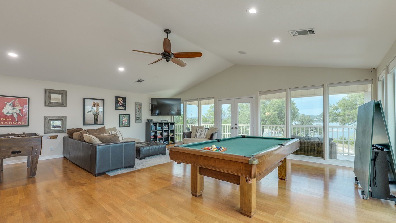 Photo of Livingroom in Hudson Bend