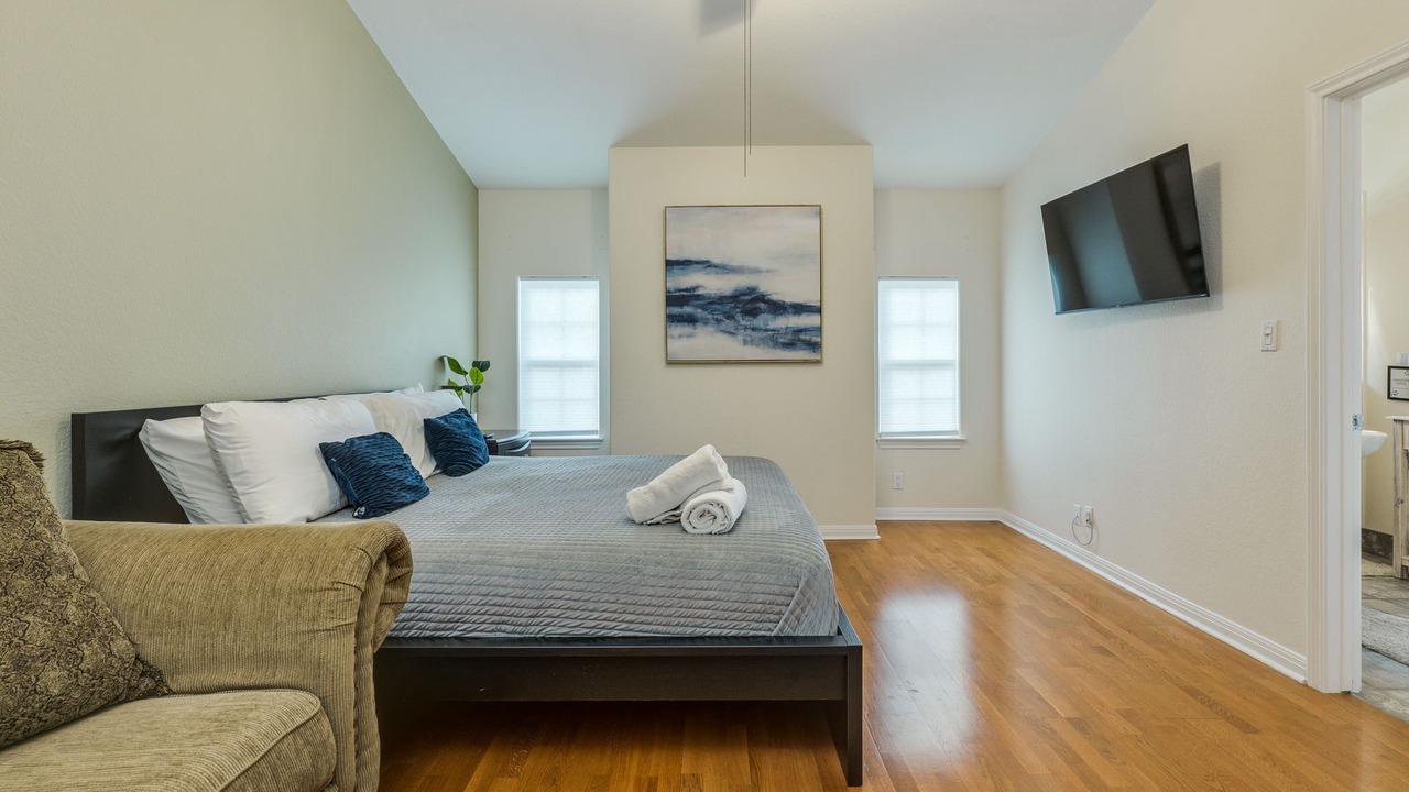 Photo of Bedroom in Hudson Bend