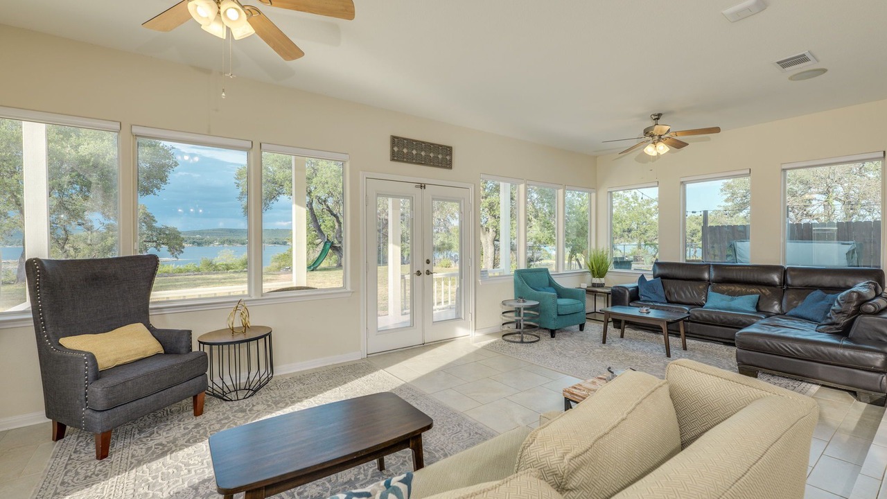 Photo of Livingroom in Hudson Bend