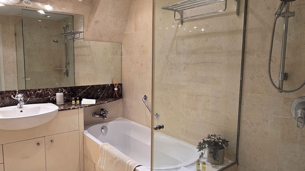 Photo of Bathroom in Quartier de la Place-Vendome