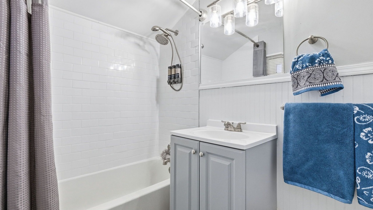 Photo of Bathroom in South Hills