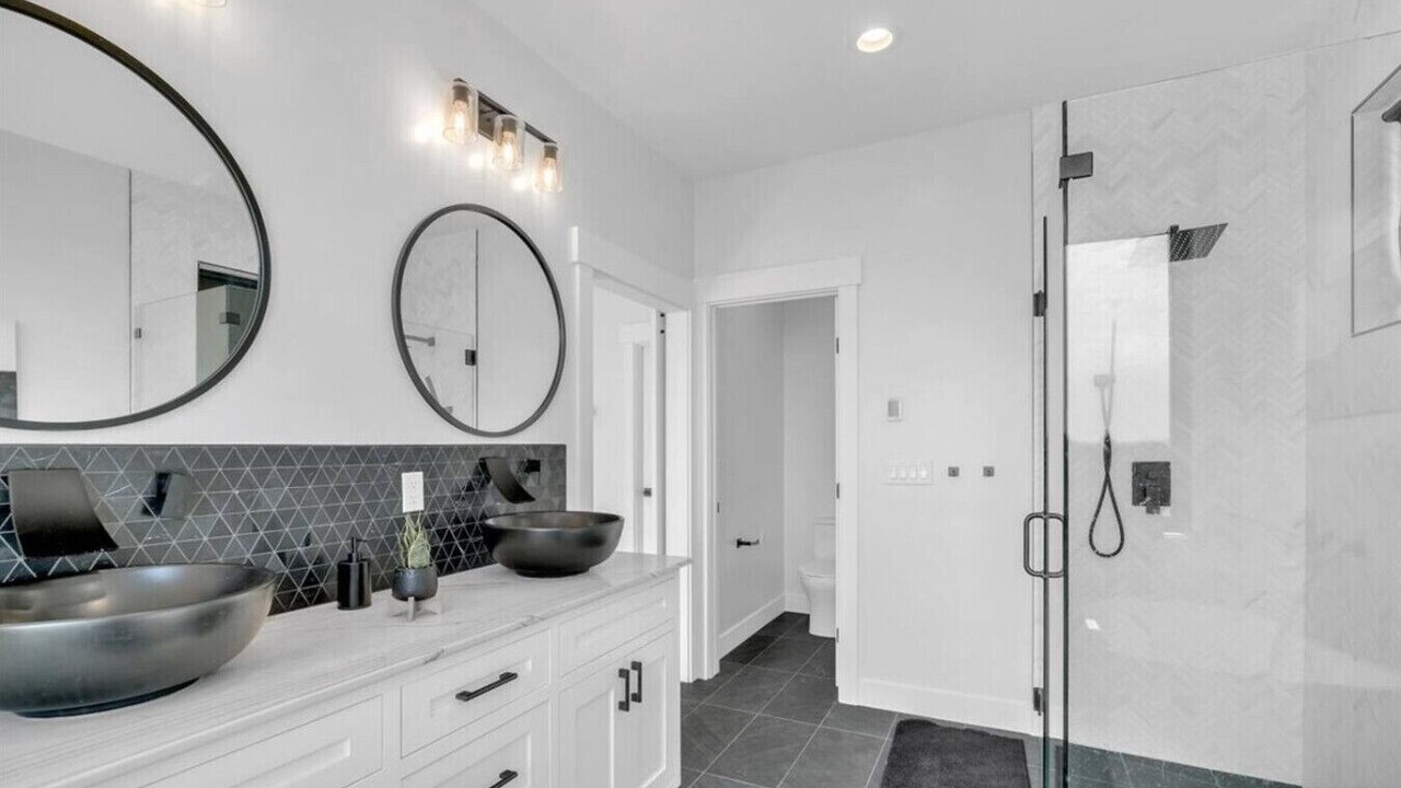 Photo of Bathroom in Garden City