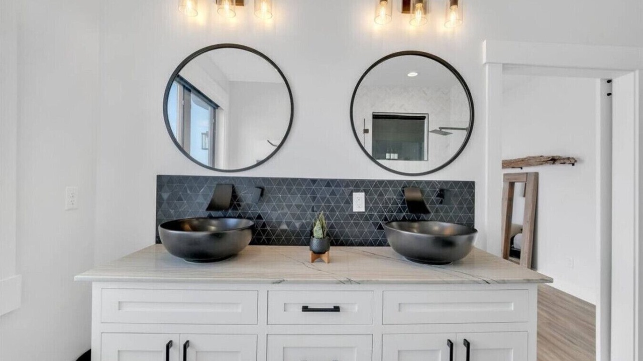 Photo of Bathroom in Garden City