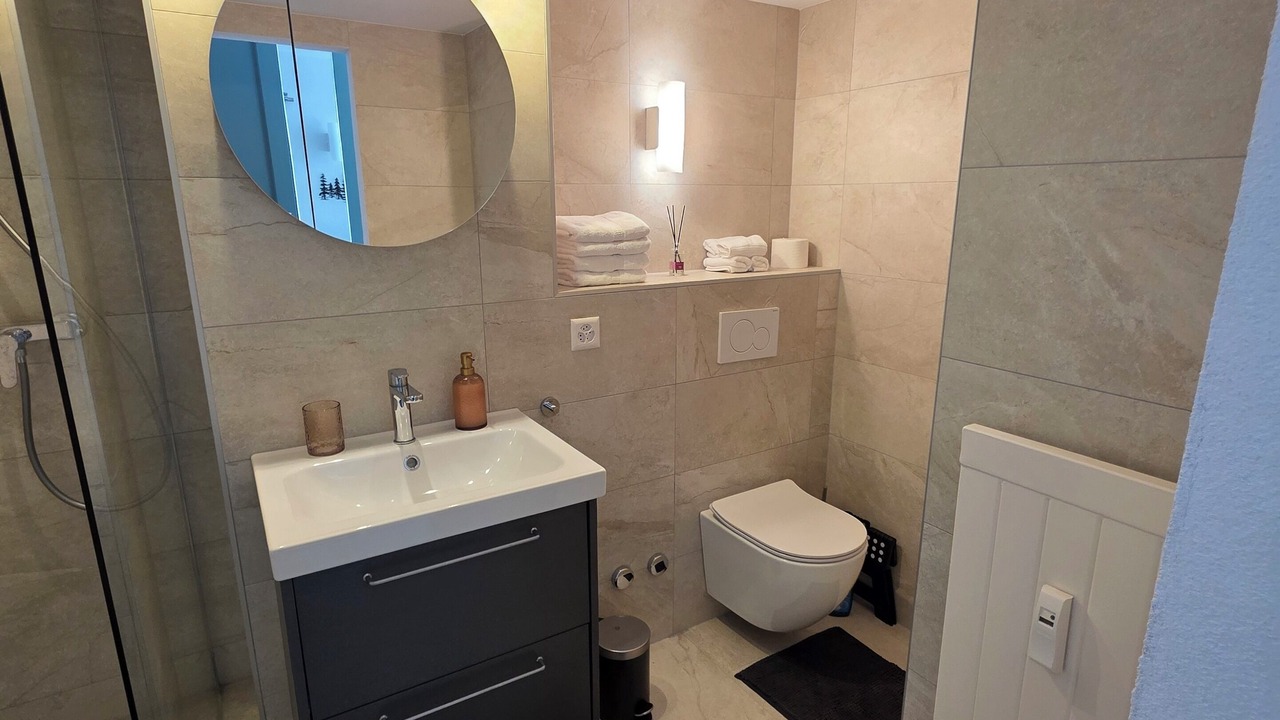 Photo of Bathroom in Lens