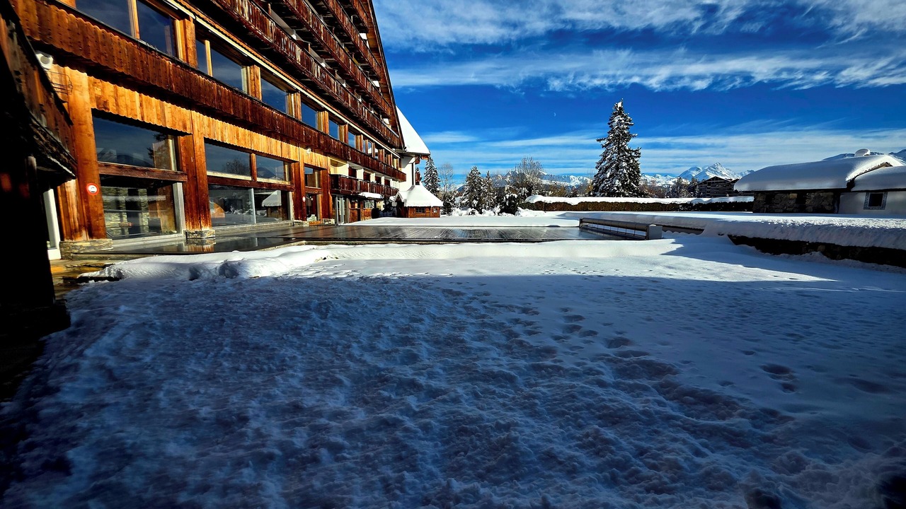 Photo of Outdoor in Lens