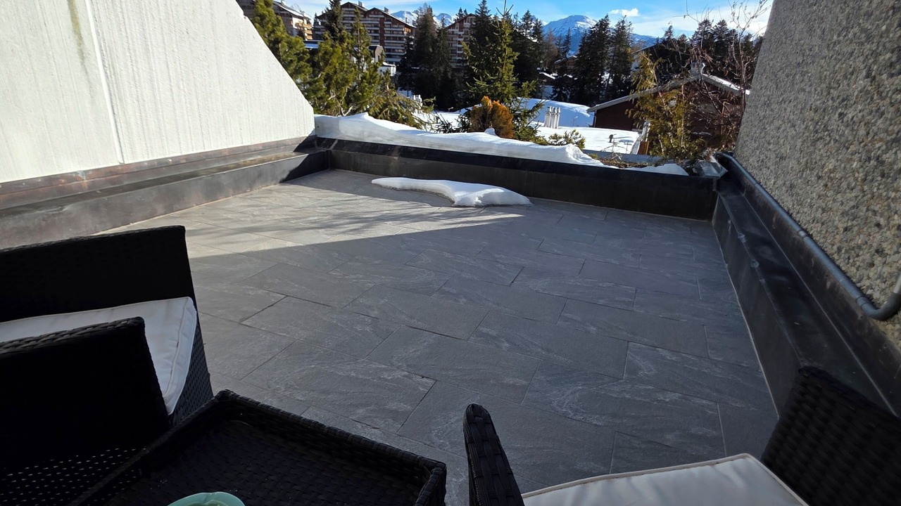 Photo of Outdoor in Lens