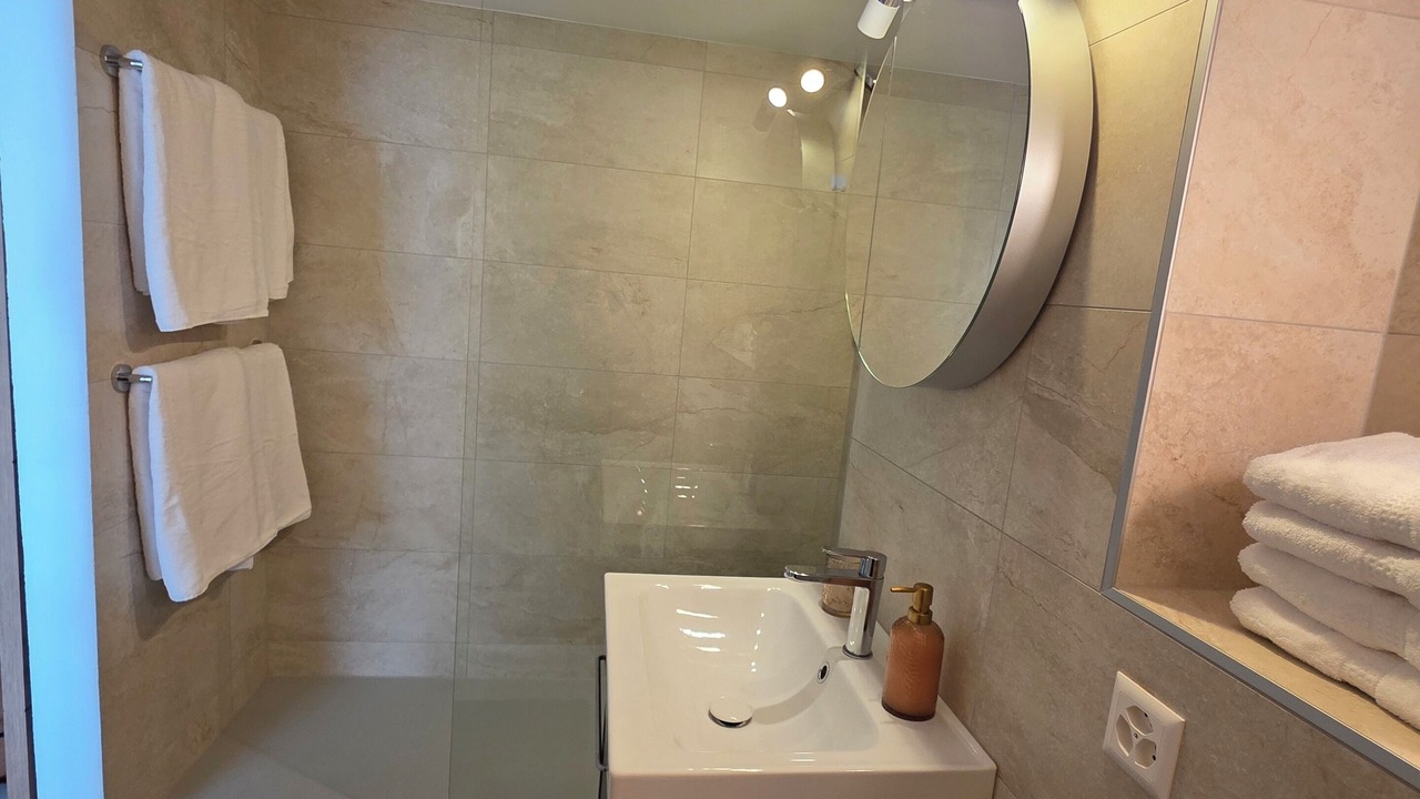 Photo of Bathroom in Lens