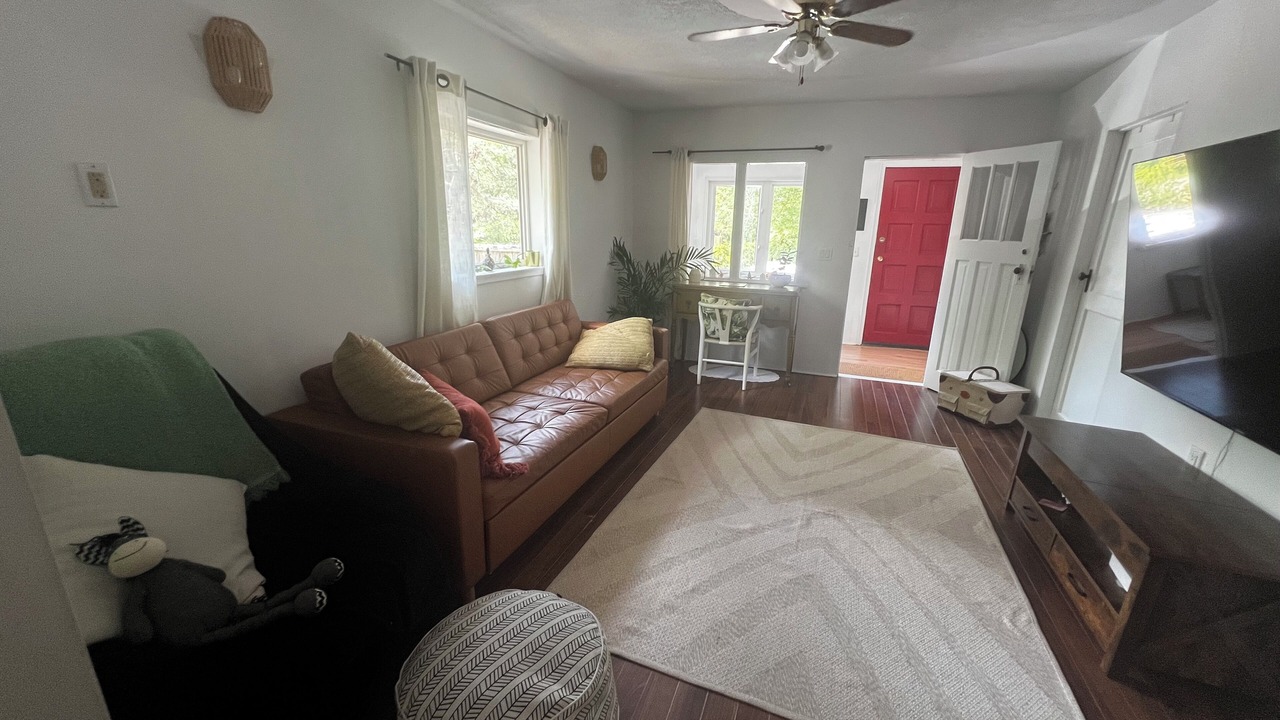 Photo of Livingroom in Wasaga Beach