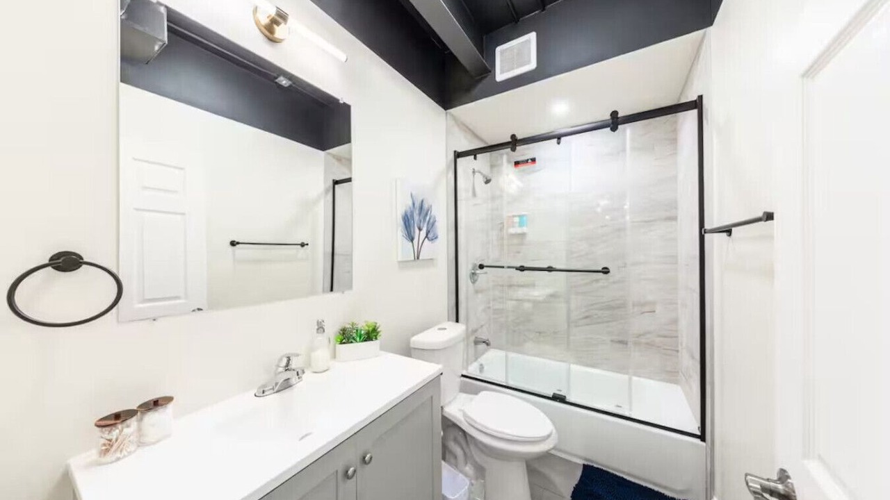 Photo of Bathroom in Near South Side