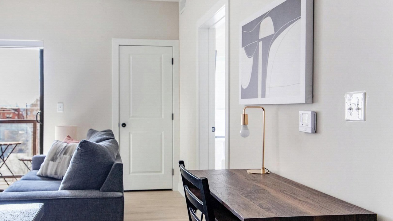 Photo of Livingroom in People's Freeway