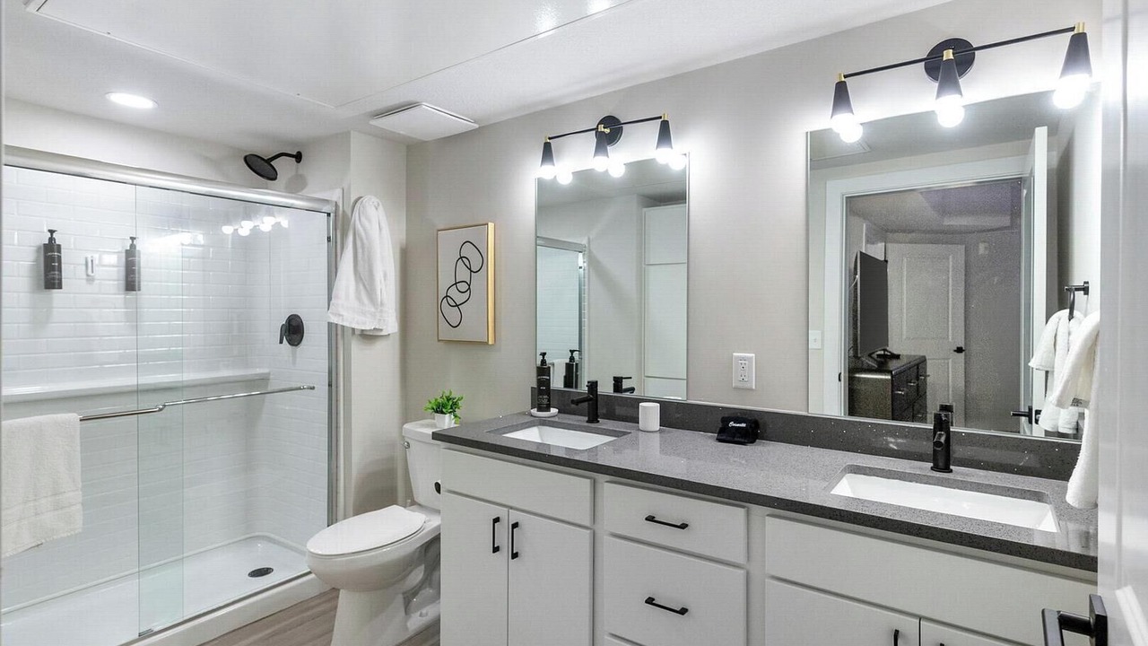 Photo of Bathroom in People's Freeway